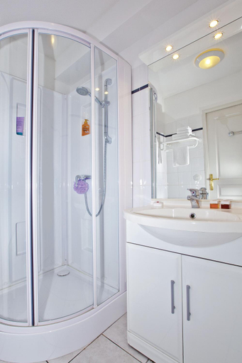 Bathroom 11