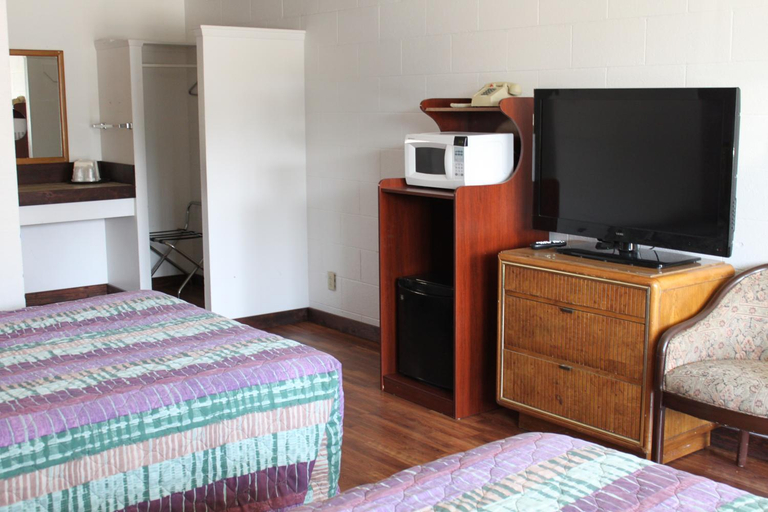Others 3, Motel 101, Curry