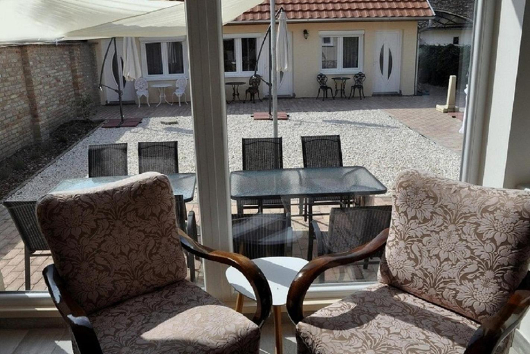 Others 5, River Apartment, Makó