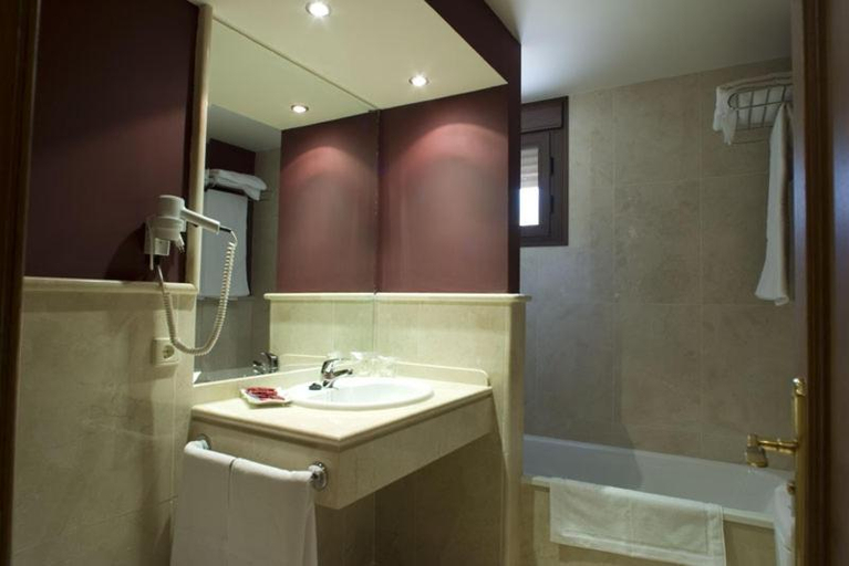 Bathroom 4, Hotel Sierra Hidalga, Málaga