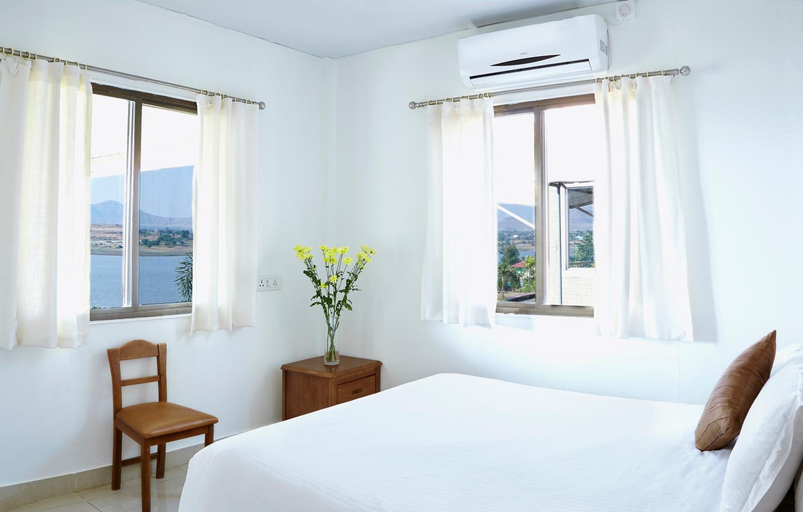 Bedroom, Savana Lake Resort, Nashik