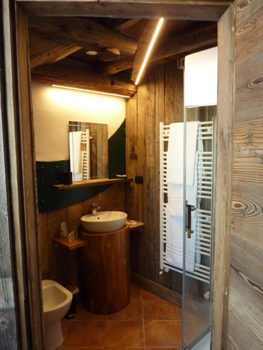 Bathroom, Tana Della Volpe, Torino