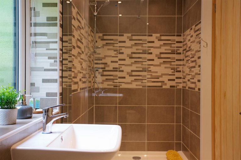 Others 5, Shenstone Lodge, Worcestershire
