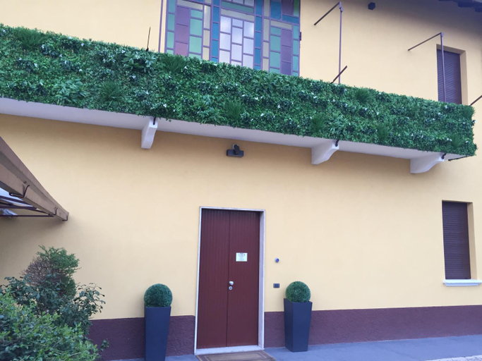 Others 5, Location Lory, Varese