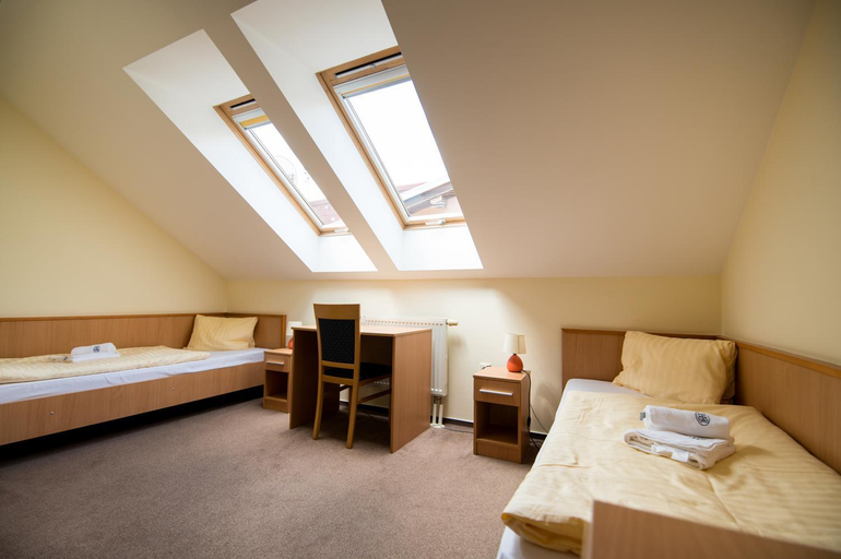 Bedroom 3, Hotel Clavis, Lucenec