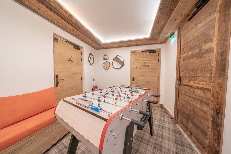 Others 4, Chalet Hotel Yeti, Savoie