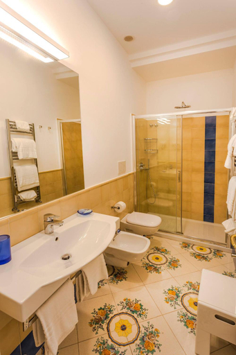 Bathroom 2, DON VALERIO SORRENTO, Napoli