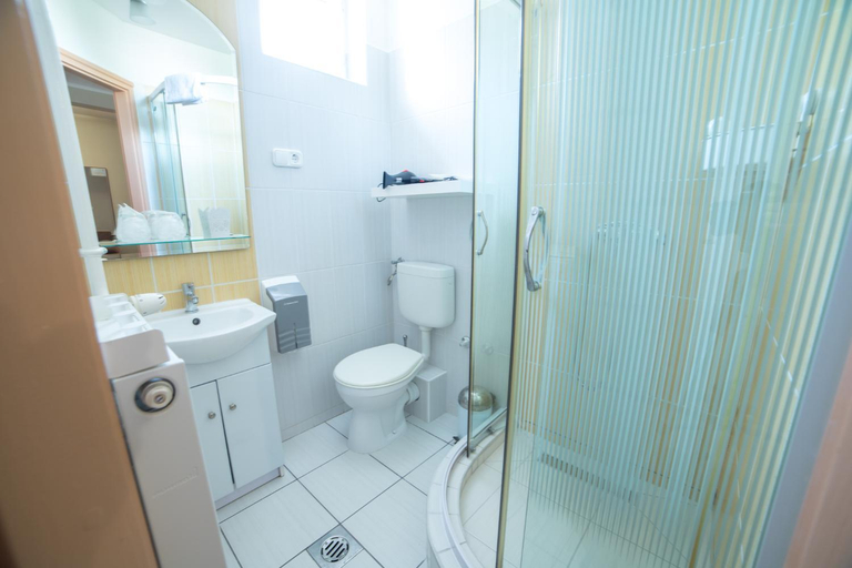 Bathroom 2, Pelso Panzio, Fonyód