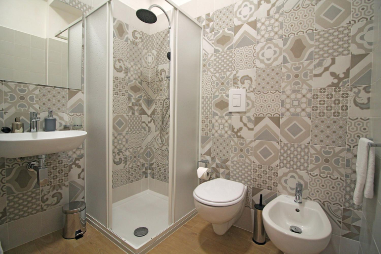 Bathroom 3, Kantune, Trapani