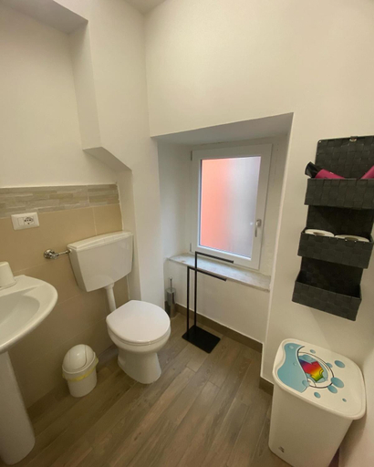 Bathroom 2, La Fortezza dei Sanniti, Isernia