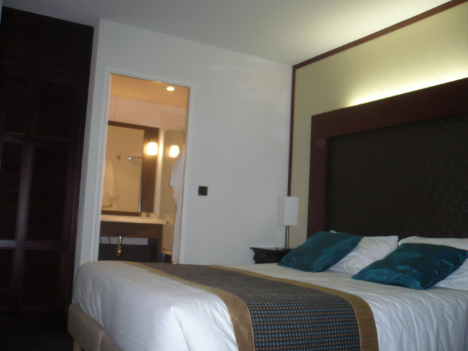 Bedroom 4, Hotel De France, Loiret
