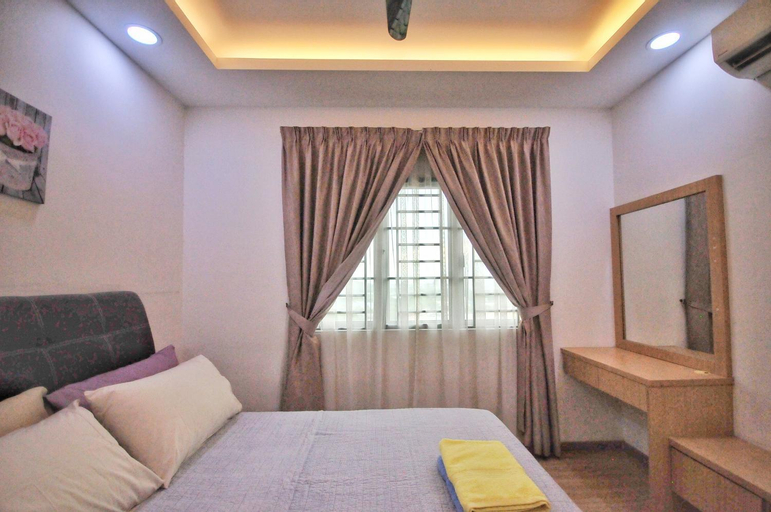 Rusnoor Homestay Alami Residensi 2-17-2, Shah Alam