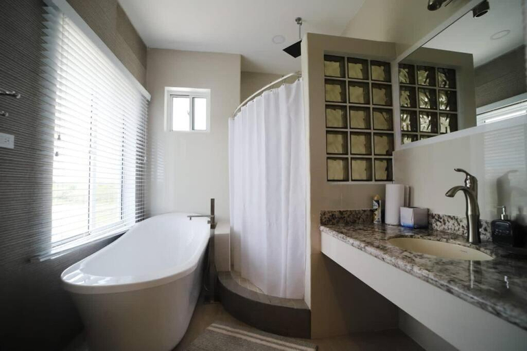Bathroom 2, The Ansen Place