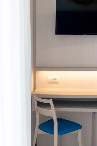 Facilities 1, Hotel Continental, Teramo