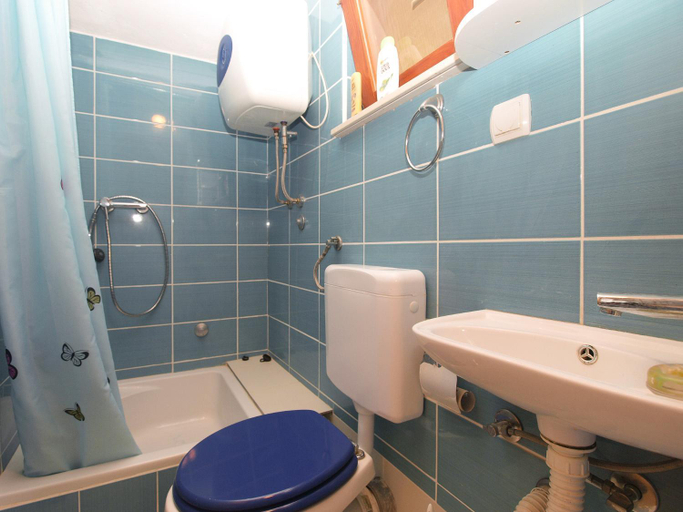 Bathroom, Apartment 1665, Vodnjan