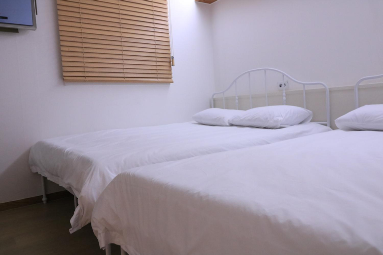 Bedroom 25