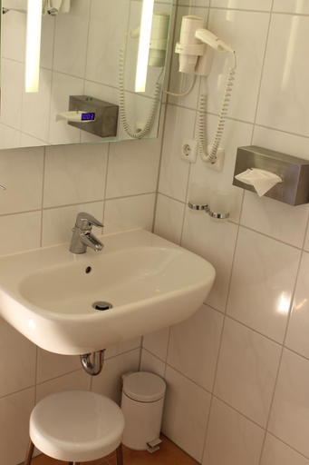 Bathroom 2, Hotel Haus Kirsch, Rhein-Kreis Neuss
