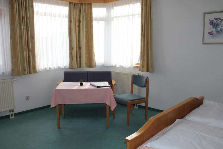 Bedroom 2, Hotel garni Vogelsang, Passau