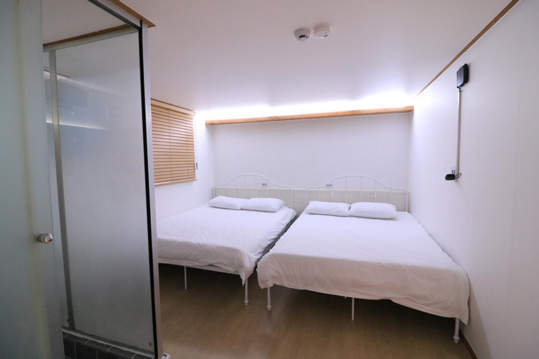 Bedroom 23