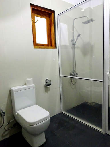 Bathroom 3, Athkandura Hotel, Palugaswewa