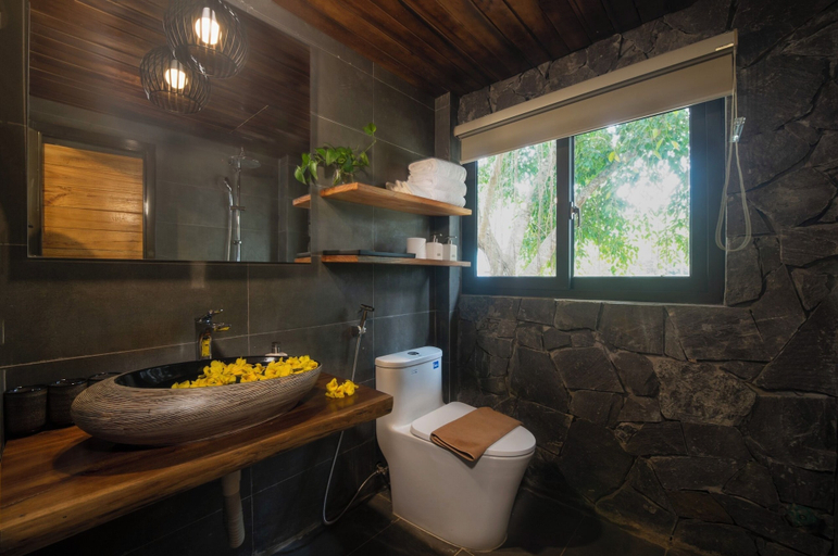 Bathroom 3, Vayang Retreat and Camping, Đà Bắc