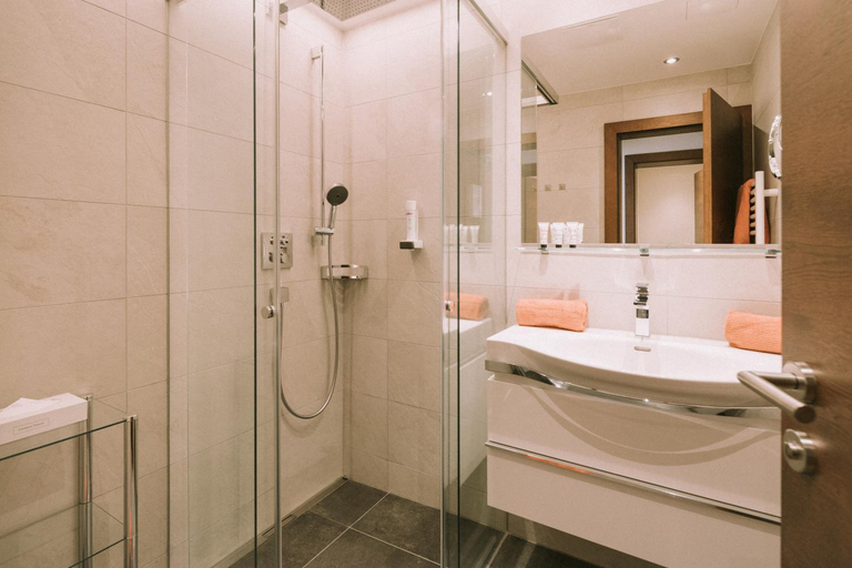 Bathroom 5, Hotel Montana, Sankt Johann im Pongau