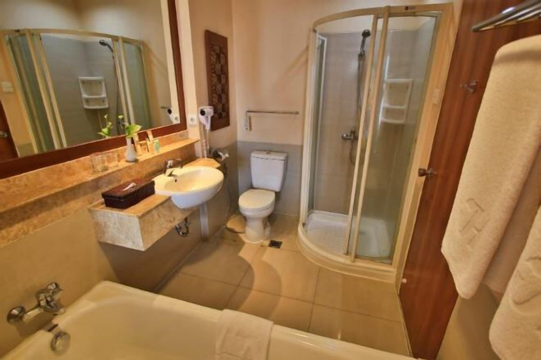 Bathroom 25