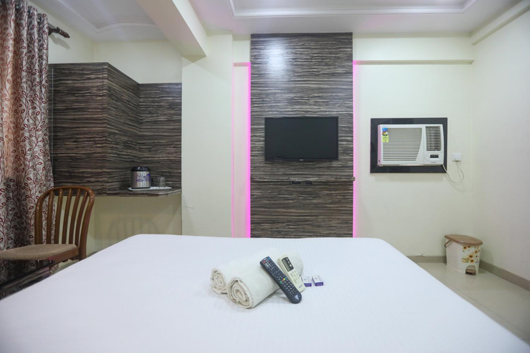 Bedroom 2, Hotel Mid Town, Mumbai Suburban