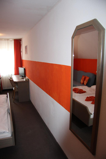 Bedroom 3, Hotel am Schloss Neuenstein, Hohenlohekreis
