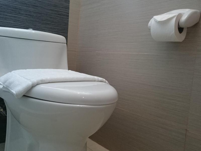 Bathroom 10