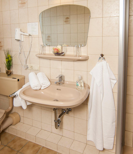 Bathroom 2, Landgasthaus Zum Naturschutzpark, Heidekreis