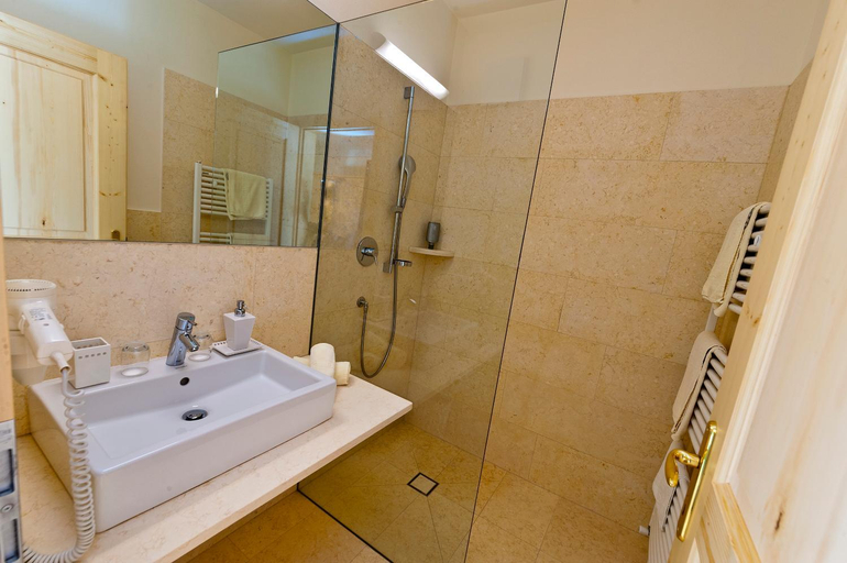 Bathroom, Hotel Weingut Klosterhof, Bolzano