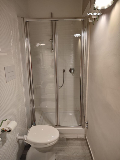 Bathroom 5, B & B Amore, Salerno