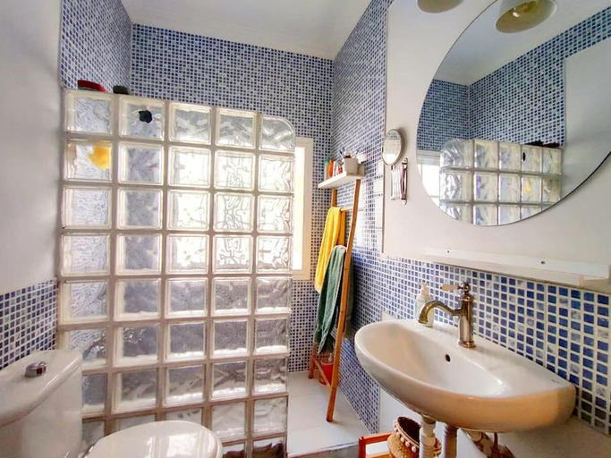 Bathroom 2, Oasis Beach by Wave Properties, Las Palmas