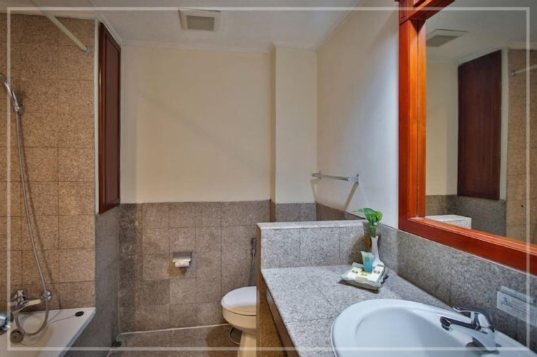 Bathroom 23