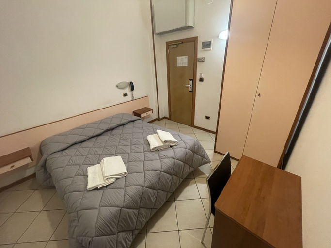 Bedroom 2, Hotel Manola, Rimini