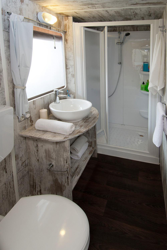 Bathroom 9