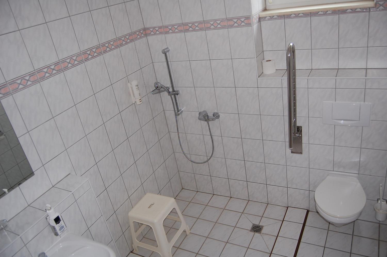 Bathroom 2, Hotel Jahnke, Mecklenburgische Seenplatte