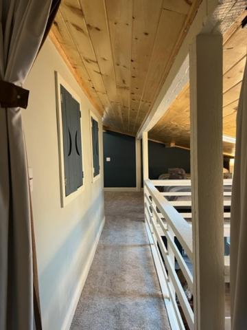 3, Froggy Goggle Barn, Cortland