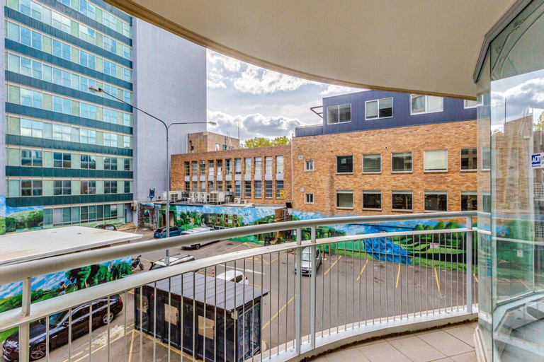 Others, Dana-Spacious Private Room in Shared 2-Bedroom Apartment-1, Canberra