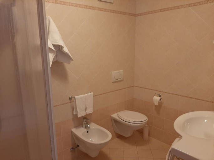 Bathroom, Hotel Garnì Arnica, Trento