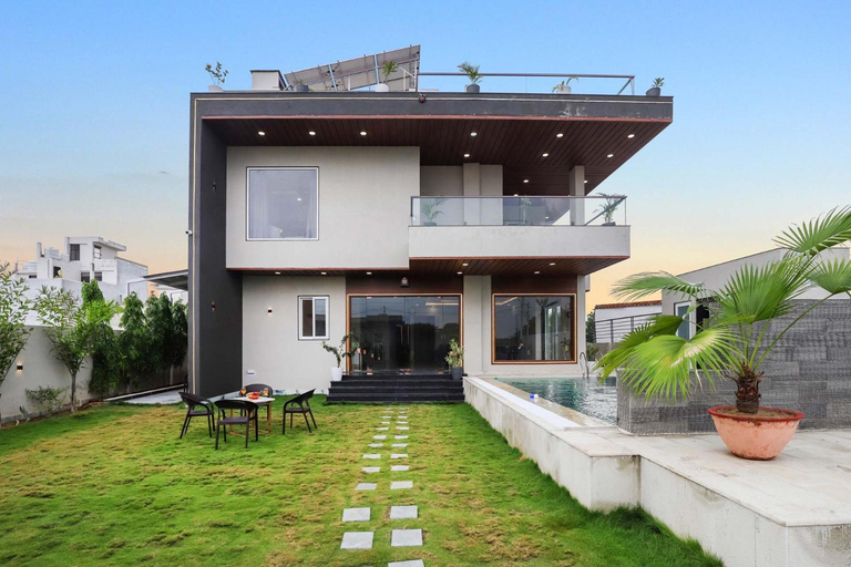 Exterior & Views