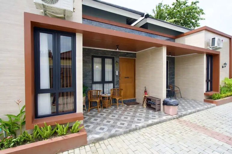 Exterior & Views 2, Premier Homestay Syariah, Sleman