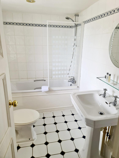Bathroom 4, Barons Court Hotel Walsall, Walsall