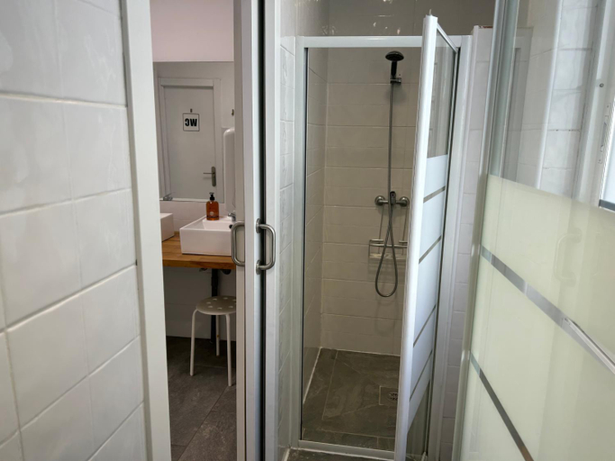 Others, Albergue SCQ, A Coruña