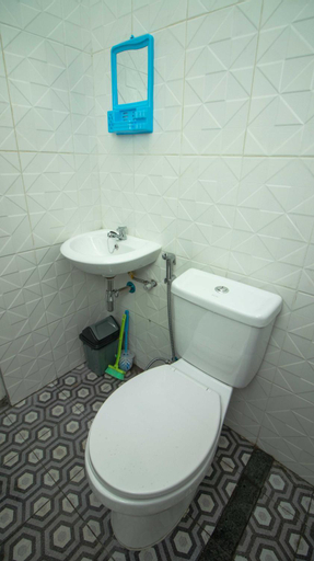 Bathroom 13