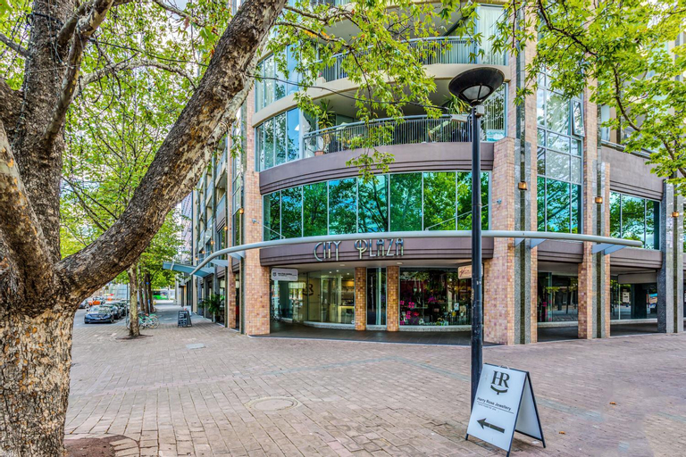 Exterior & Views 1, Dana-Spacious Private Room in Shared 2-Bedroom Apartment-1, Canberra