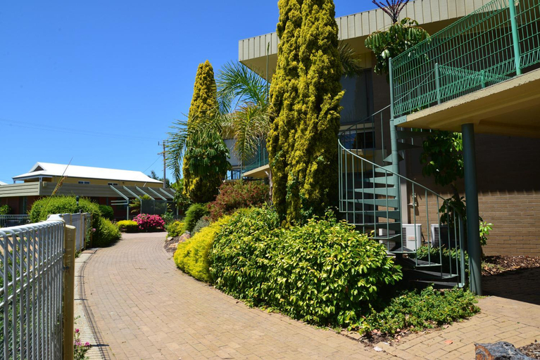 Exterior & Views 1, Emmanuel Holiday Apartment, E. Gippsland - Bairnsdale