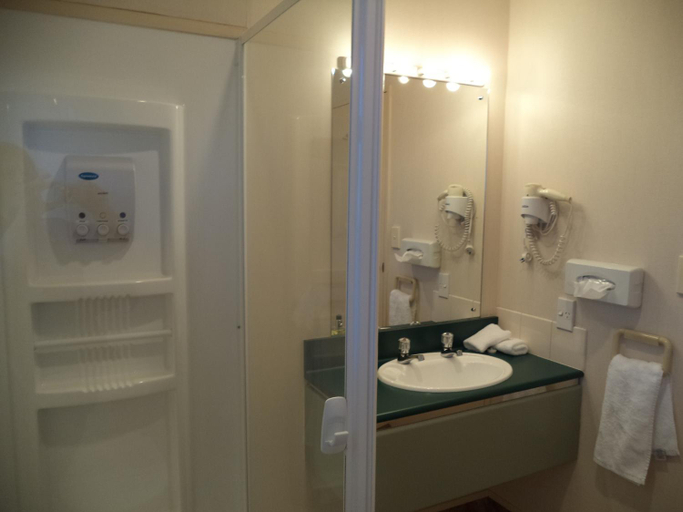 Bathroom 3, South Park Motel, Masterton