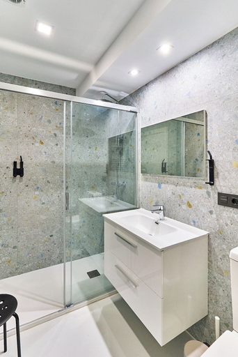 Bathroom 3, Apartamentos Beatriz by gaiarooms, Salamanca